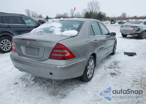 2007 Mercedes-Benz C 280 Luxury 4Matic из США, поврежденный, VIN WDBRF92H27F872604